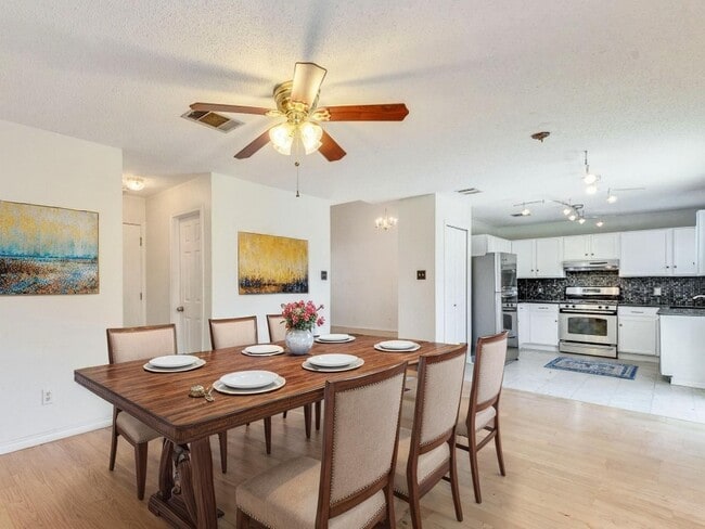 Building Photo - 3600 Cheyenne St