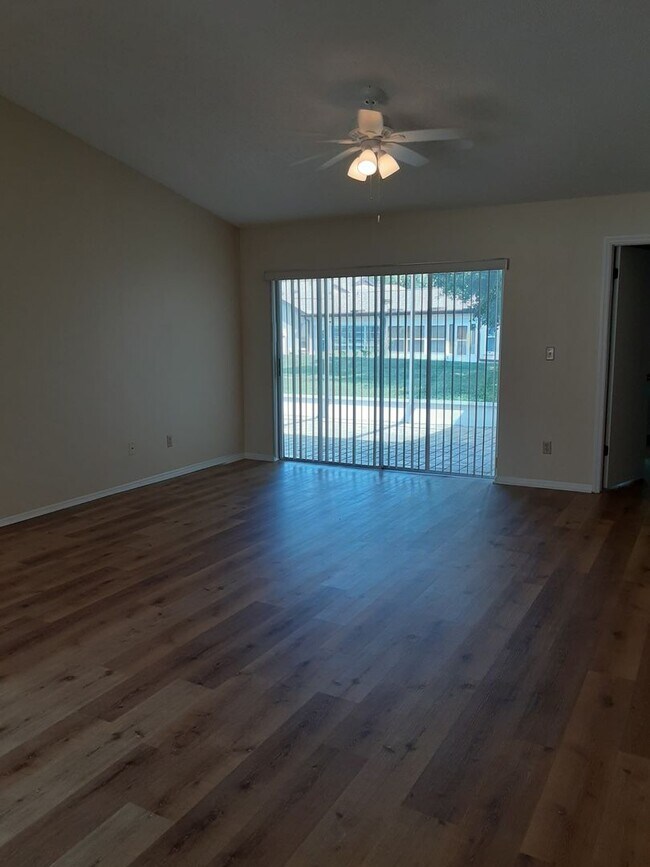 Foto del edificio - Beautiful 2 Bedroom 2 Bath Attached Villa