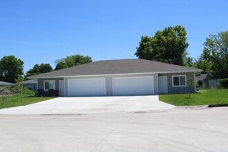 Building Photo - 3 Reserve Ct