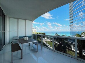 Building Photo - 15811 Collins Ave