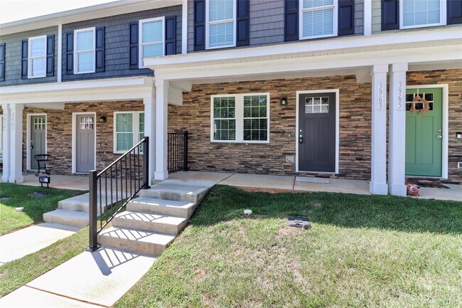 Building Photo - 3963 Hemingway Dr NW