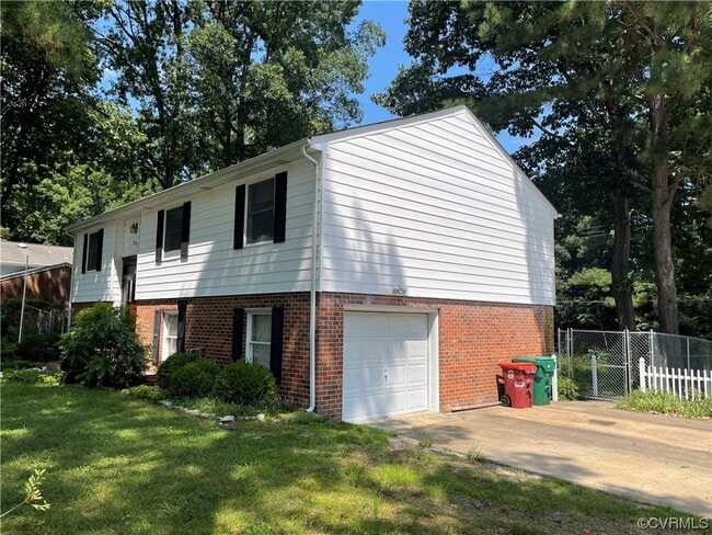 Building Photo - 202 Windmere Dr
