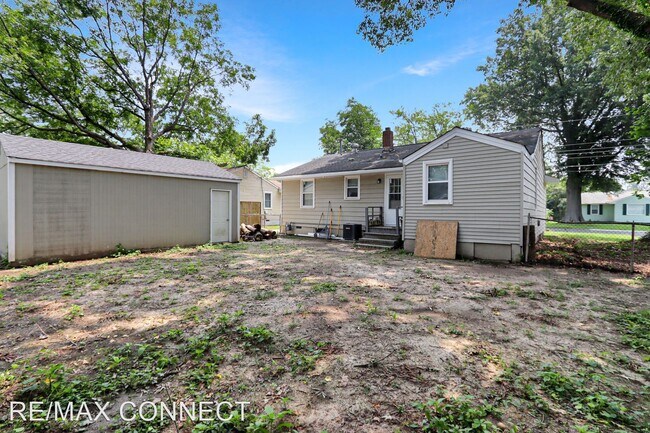Foto del edificio - 3 br, 2 bath House - 723 Woodfin Rd