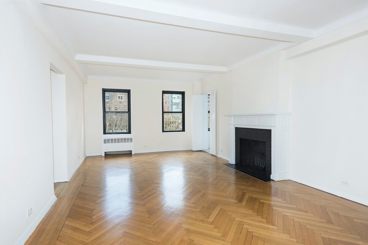 Primary Photo - Large Pre-War 1-BR in Midtown East