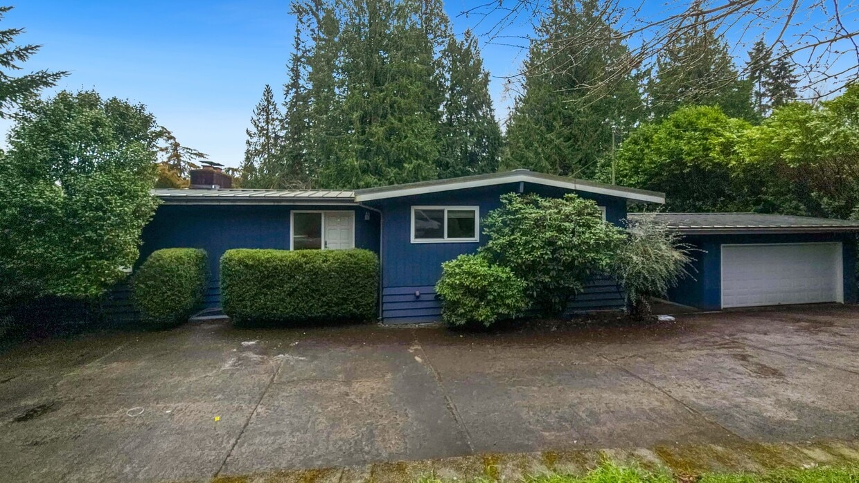 Beautifully Remodeled Bellevue Home in Prime Location - Beautifully Remodeled Bellevue Home in Prime Location
