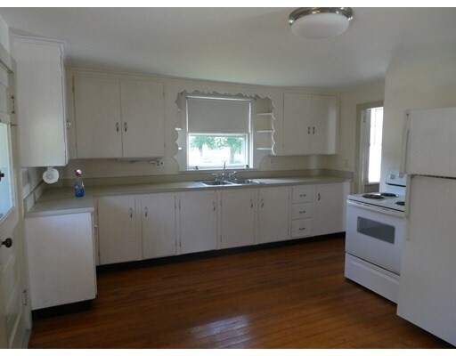 Primary Photo - 200 Pleasant St