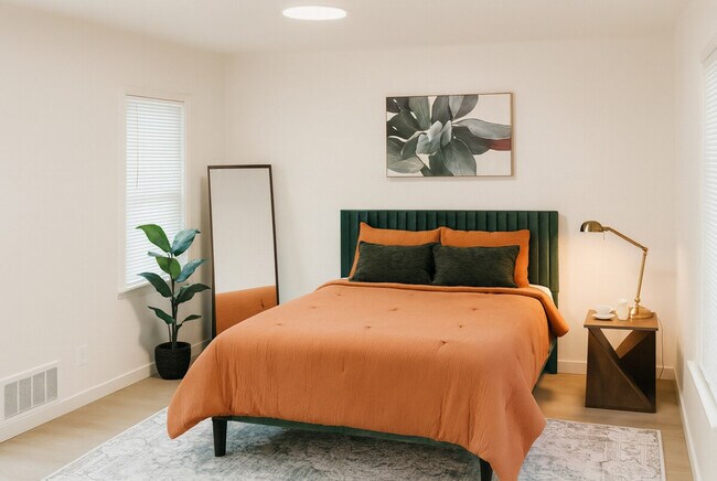 Building Photo - 212 N 8th Ave