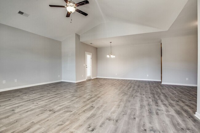 Building Photo - One-Level Home w/Privacy Fenced Backyard f...