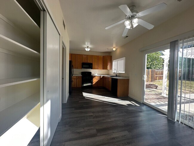 Building Photo - 3 Bedroom in Springs Ranch