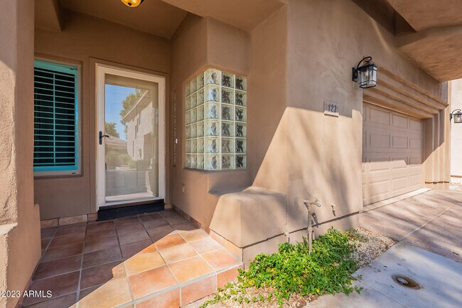 Building Photo - 7240 N Dreamy Draw Dr