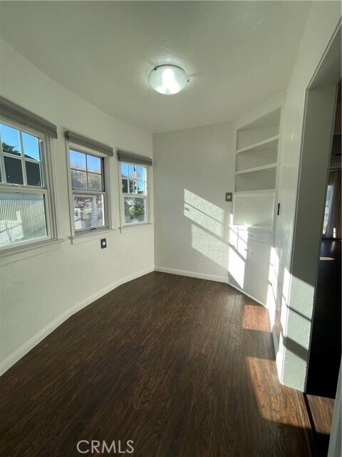 Building Photo - 1024 Main St