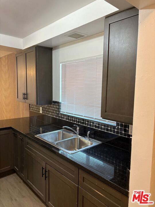 Foto del edificio - 4464-4142 W 142nd St