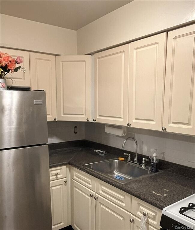 Foto del edificio - 3 Charles Ln