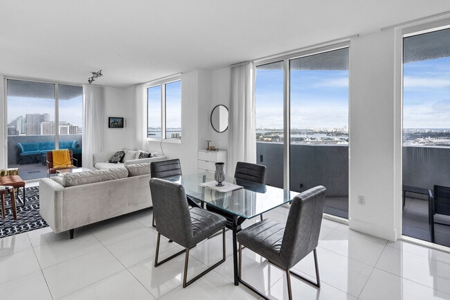 Foto del edificio - 141 NE 3rd Ave