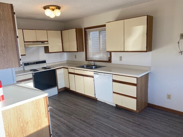 Kitchen - 912 9th Ave SE