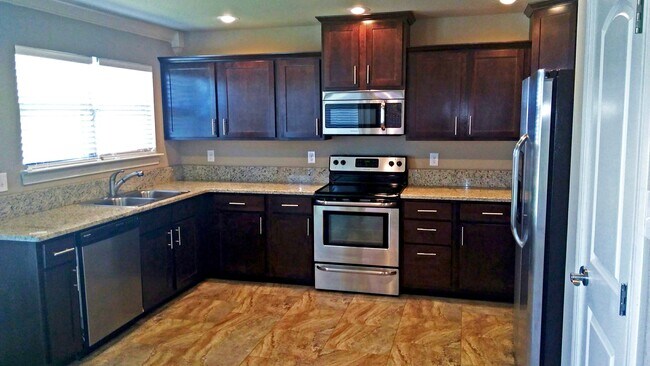 Building Photo - 114 Chambery Dr