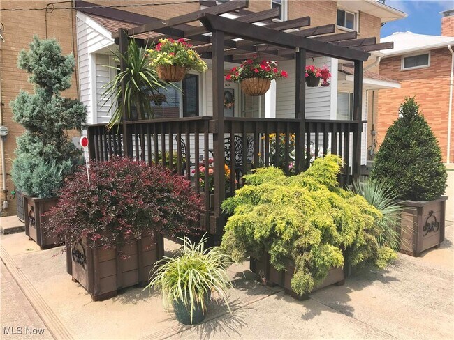 Foto del edificio - 1271 Bonnie Ln