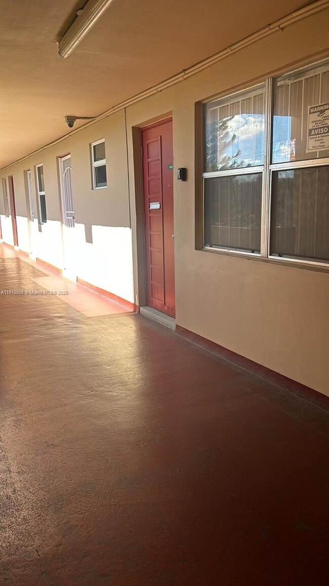 Building Photo - 1501 NE 191st St