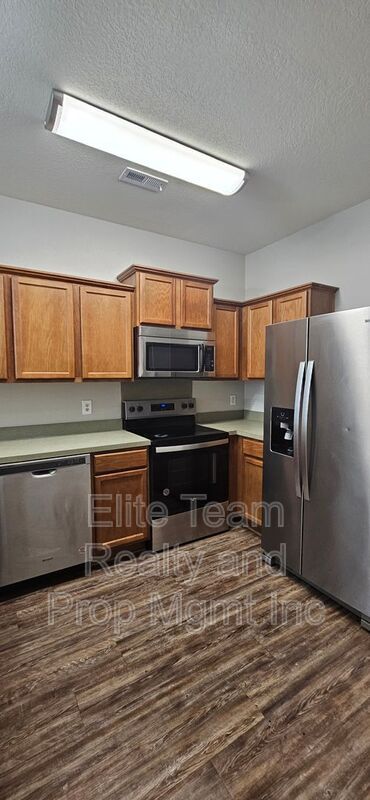 Building Photo - 2715 Meadow Knoll Dr