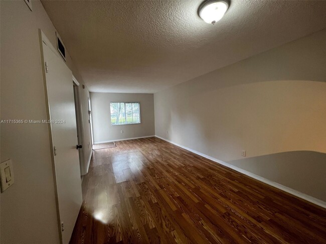 Foto del edificio - 2911 SE 13th Ave