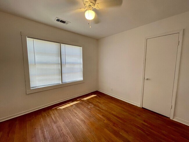 Foto del edificio - 4395 Winston Dr