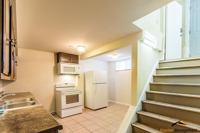 Building Photo - 527 Moro St