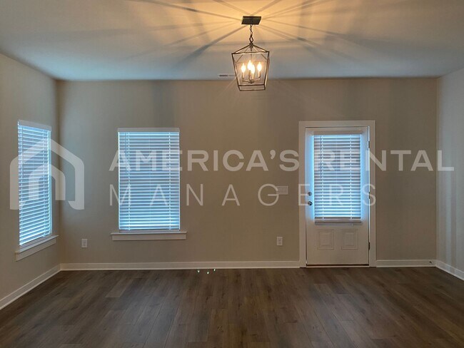Building Photo - Home for Rent in Clanton, AL!!! Sign a 13-...
