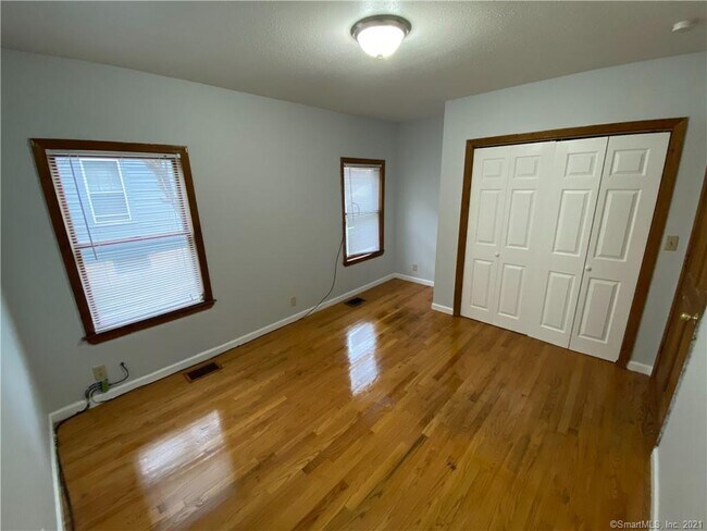 Building Photo - 112 Quinnipiac Ave
