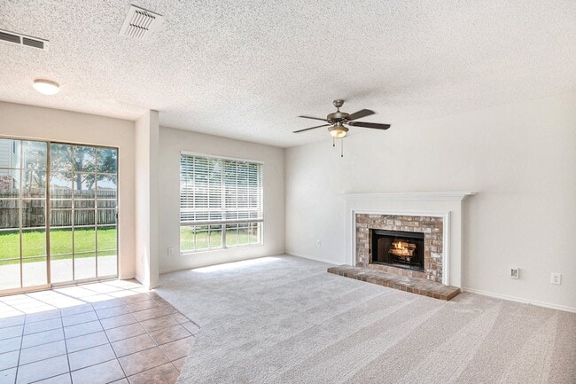 Building Photo - 8201 Cloverglen Ln
