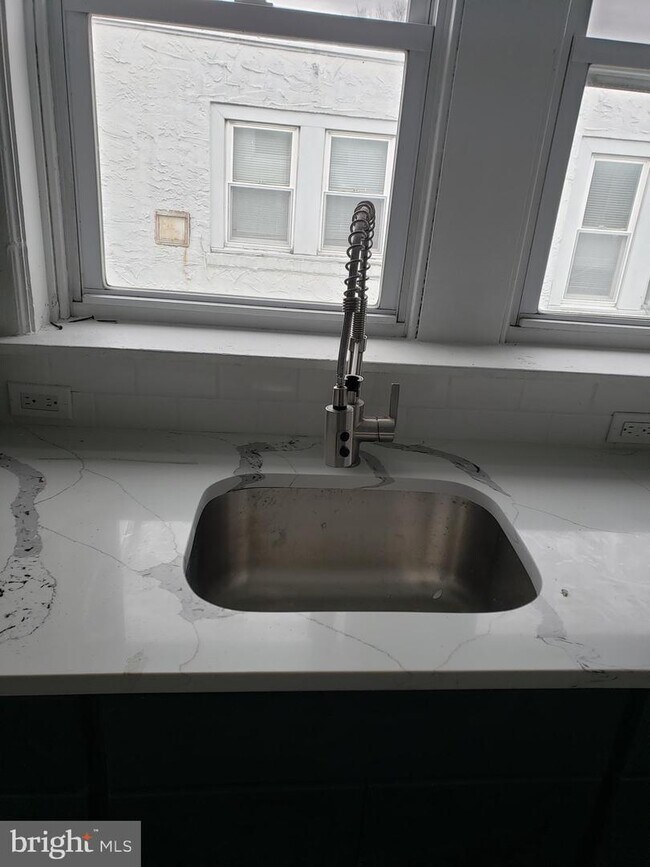 Building Photo - 205 Berbro Ave