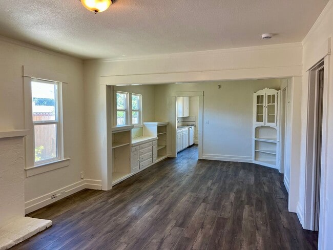 Building Photo - Charming 3 Bed / 2 Bath Home in the Tower District