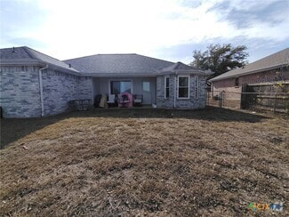 Building Photo - 2805 Larissa Dr