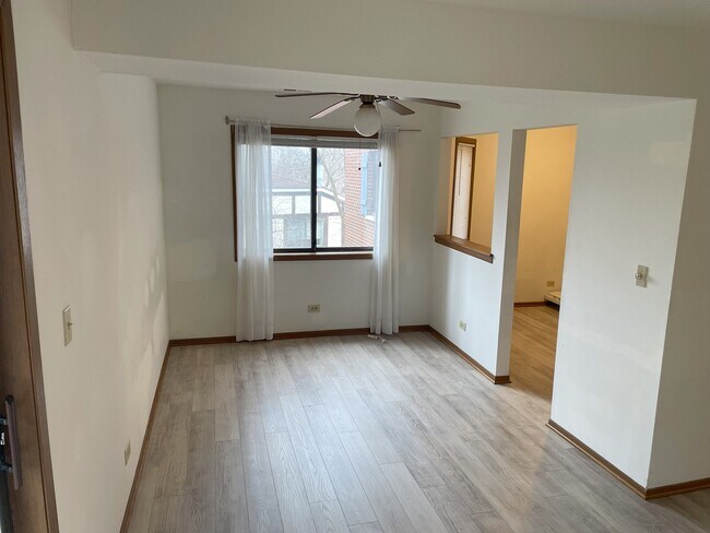 Building Photo - 5352 Newport Dr