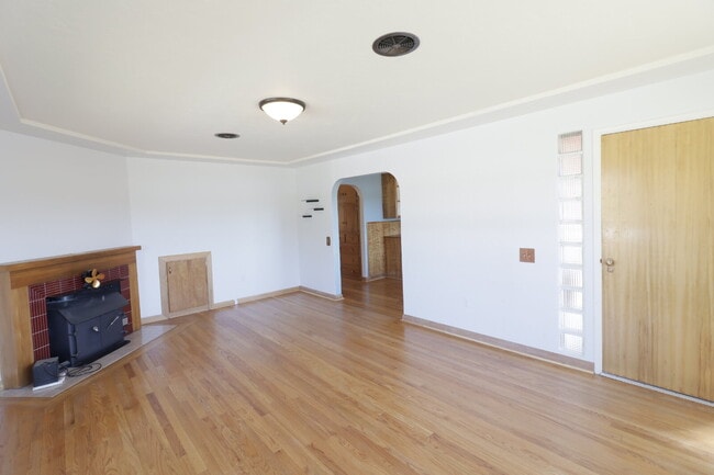 Building Photo - Charming 2 Bed / 1 Bath Home in Redmond!