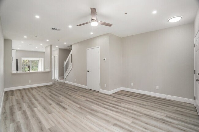 Building Photo - 449 Countryside Key Blvd