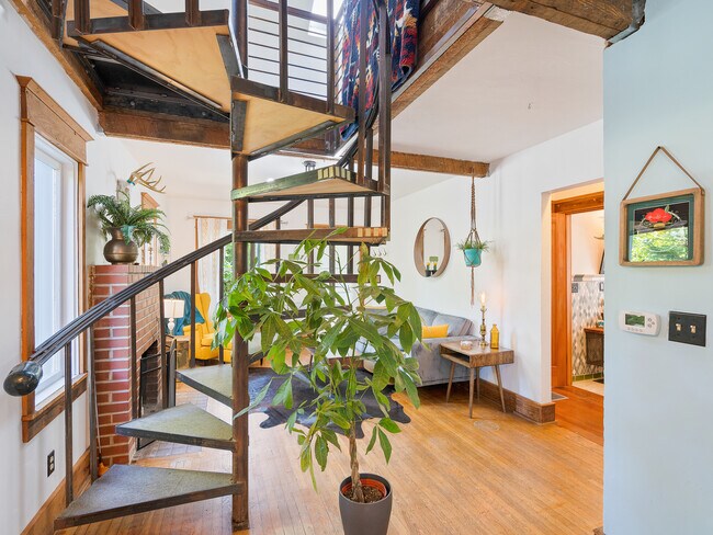 Foto del edificio - 7235 NE Mallory Ave