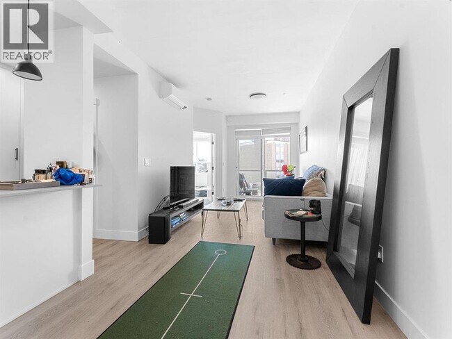 Building Photo - 2180 Kelly Ave