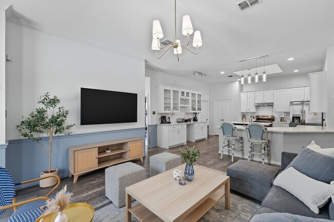 Foto del edificio - 2402 Blue Holly Dr