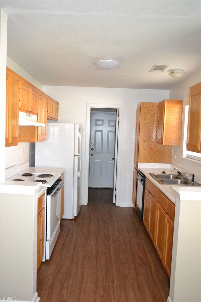 Building Photo - 3 br, 3.5 bath Duplex - 2501 Ashford Dr 2528