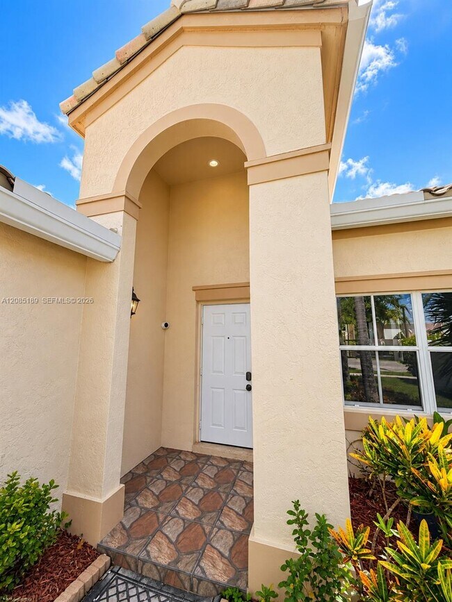 Building Photo - 908 Tanglewood Cir