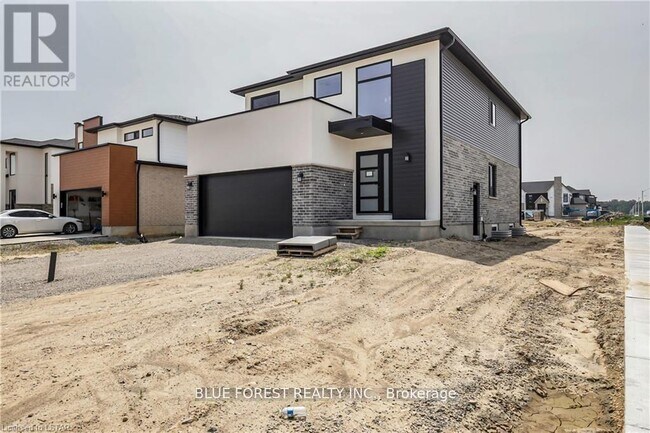 Building Photo - 29 Poole Cres