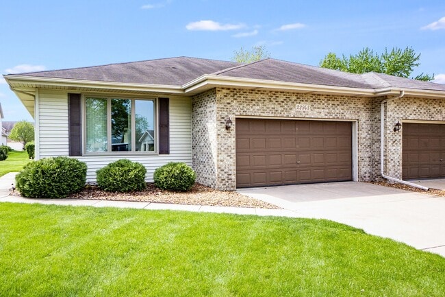 Building Photo - 22943 Bussey Dr