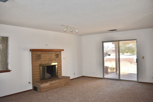 Building Photo - 13925 Burning Tree Dr