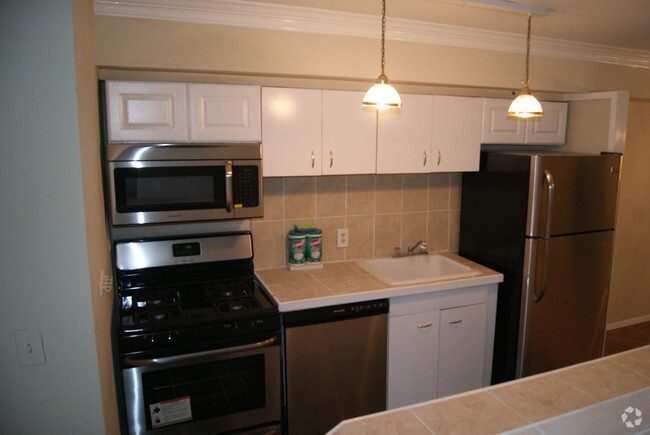 Building Photo - 7531 Spring Lake Dr