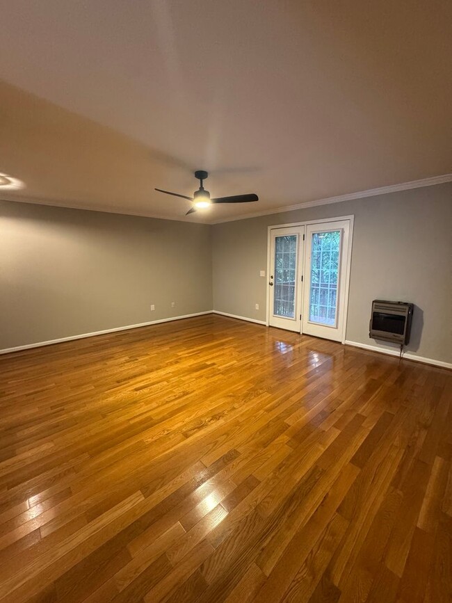 Building Photo - 1232 Camelot Ct