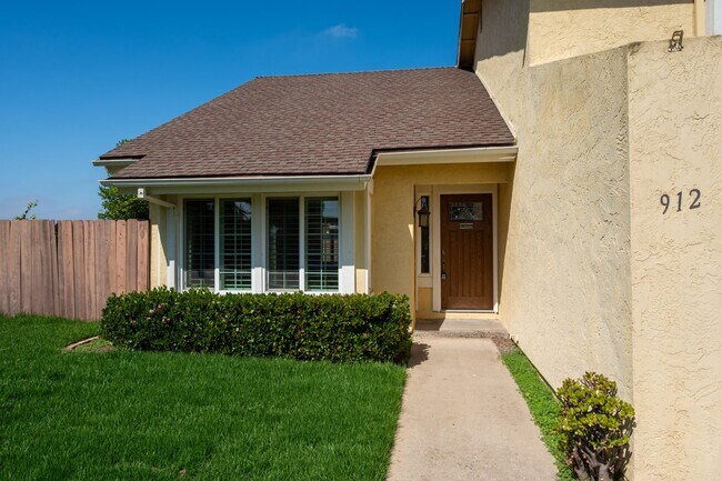 Foto del edificio - Spacious 2 Story House in cul-de-sac with ...