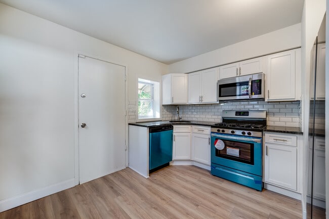 Kitchen - 12 N Lindenwood St