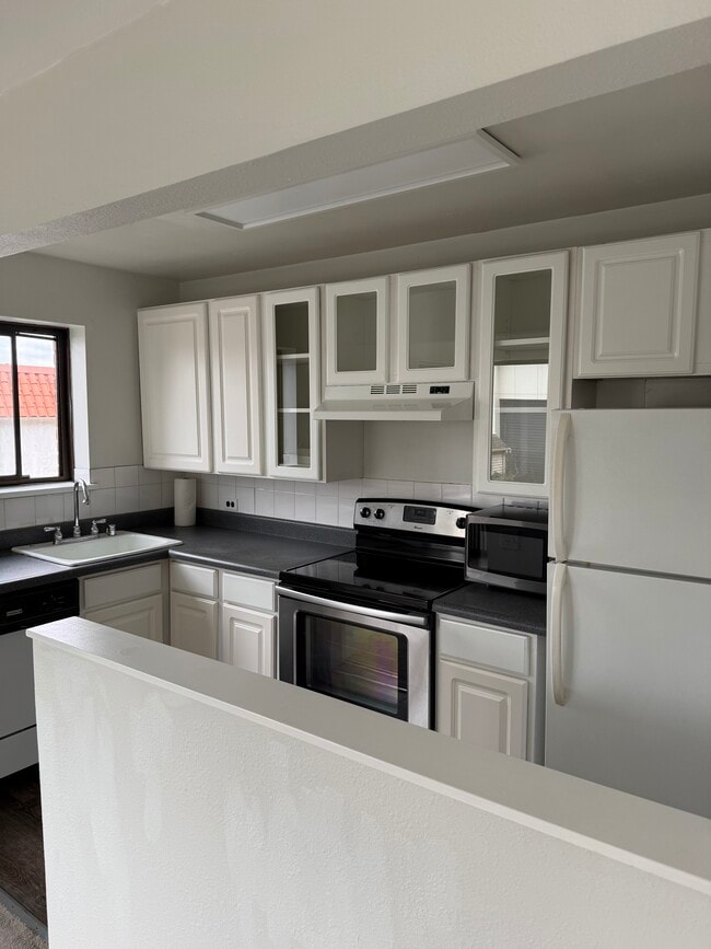 Kitchen - 2450 Dexter Ave N