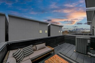 Building Photo - 531 Schweikhardt St