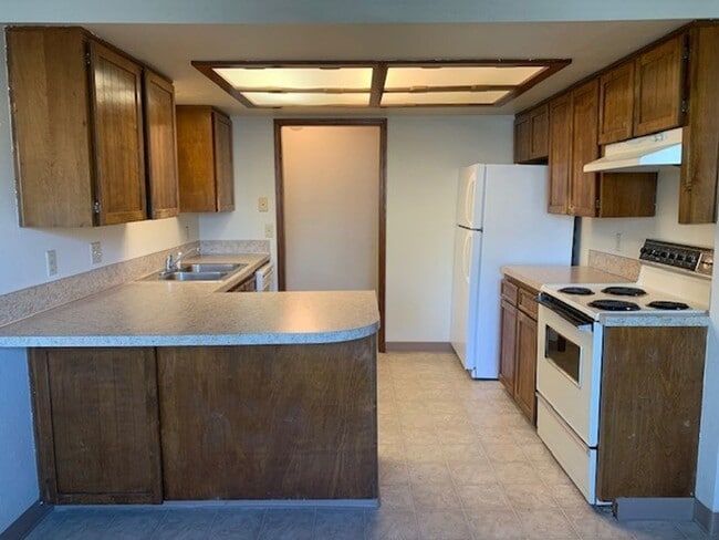 Building Photo - 3Bd/2Ba Single Story Home - Available to View!